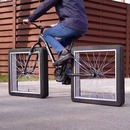 miniature pour Un vélo aux roues carrées, et qui ne tournent pas