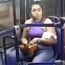 miniature pour Cette femme était préparée pour le braquage de son téléphone dans un bus