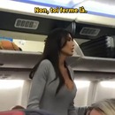 Une célébrité Instagram s'embrouille avec des voyageurs dans un avion