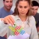 Un jeu avec des blocs de Tetris et de l'équilibre