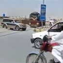 Personne ne veut laisser passer le train dans une intersection au Pakistan