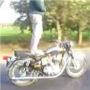 miniature pour Conduire une moto debout
