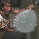 miniature pour Ballon d'eau qui explose au ralenti