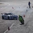 course-drift-moto-voiture
