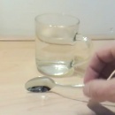 miniature pour Cuillère en gallium fond dans l'eau chaude