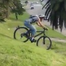 miniature pour En vélo, il se fait percuter par une voiture