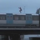 miniature pour Sauter dans l'eau à partir d'un train