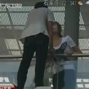 miniature pour Une fille sauve un suicidaire avec un baiser