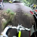 miniature pour Doubler un vélo en descente de forêt