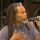miniature pour Bobby McFerrin fait chanter 50 000 personnes en harmonie