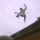 miniature pour Il se casse le coccyx après un saut raté