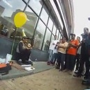 miniature pour Un homme fête l'anniversaire d'une vieille dame SDF