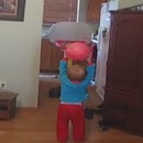 enfant-20-mois-trick-shots-basket