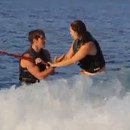 miniature pour Demande en mariage sur un surfboard