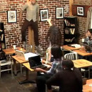 miniature pour Une femme avec des pouvoirs de télékinésie dans un café