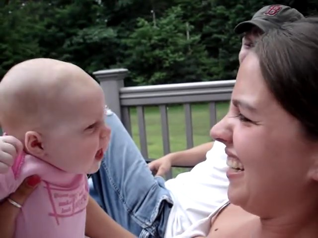 Un Bebe Grogne Sur Sa Tante