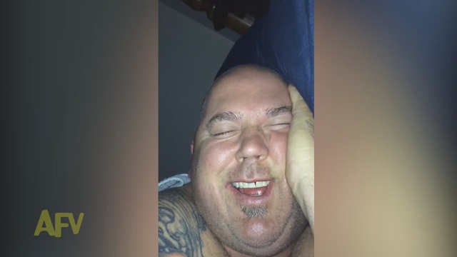 Un Homme Mort De Rire Dans Son Sommeil